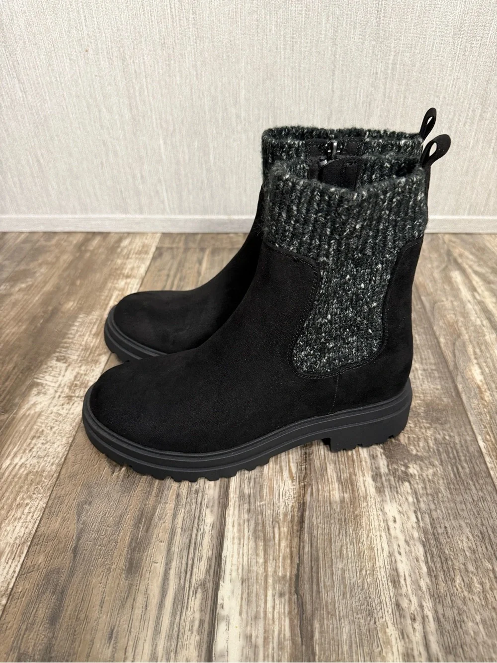 Bella Vita Black Ankle Boot with Charcoal Knit Cuff Size 6